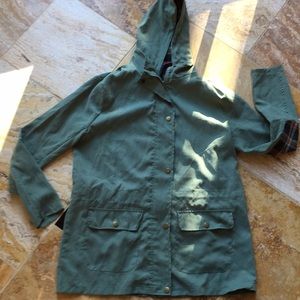 Light weight green windbreaker checkered elbow pad